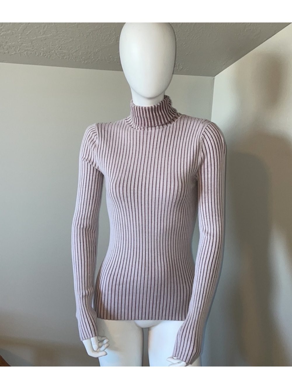 Express pink dual color ribbed turtleneck size small